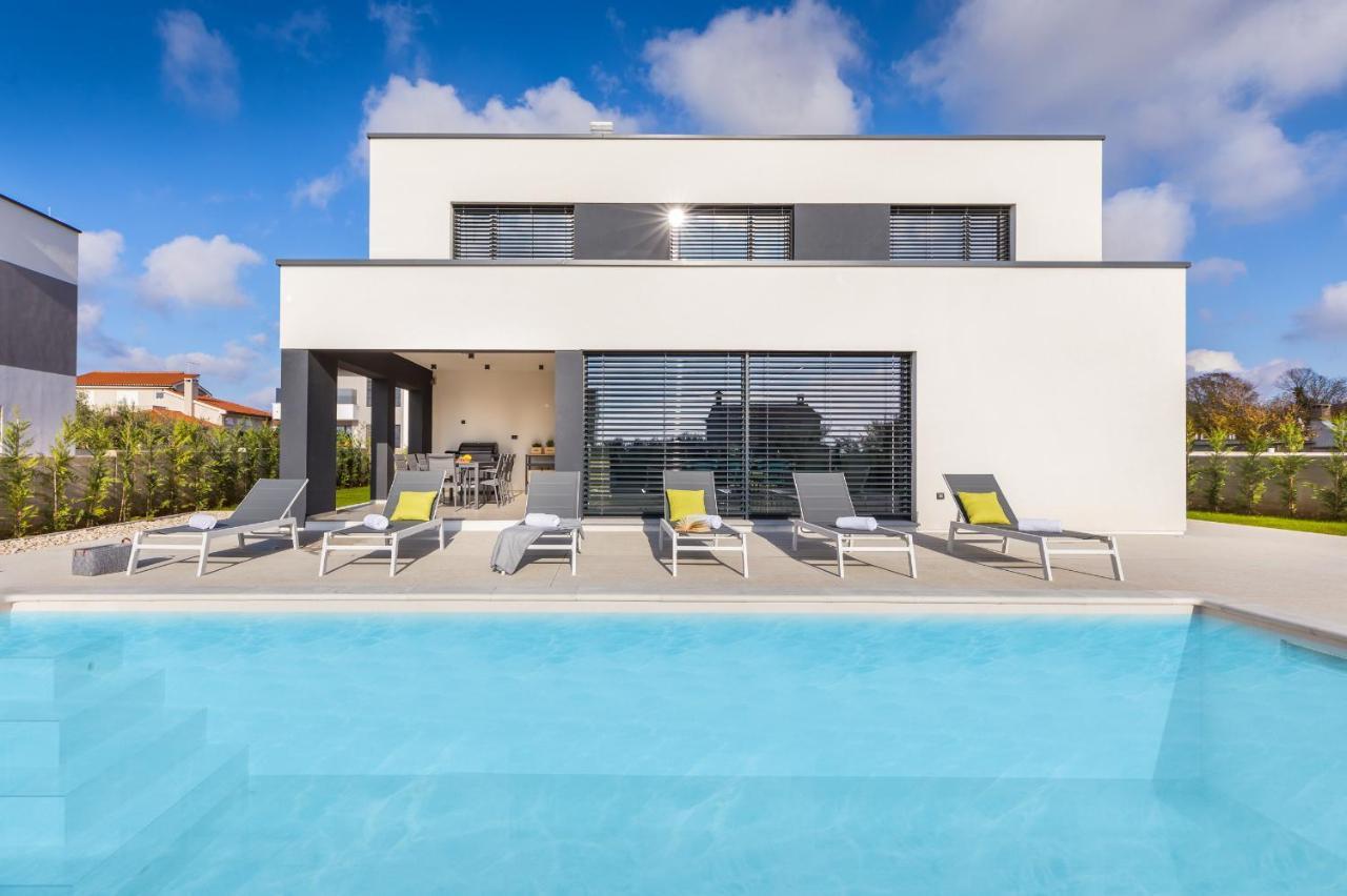 Amazing Private Villa With Outdoor Swimming Pool In Воднян Екстериор снимка