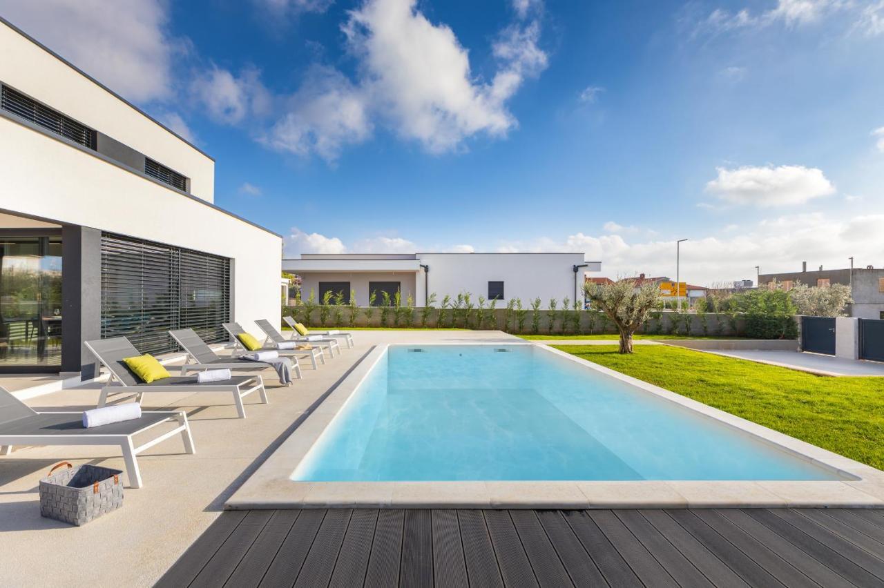 Amazing Private Villa With Outdoor Swimming Pool In Воднян Екстериор снимка