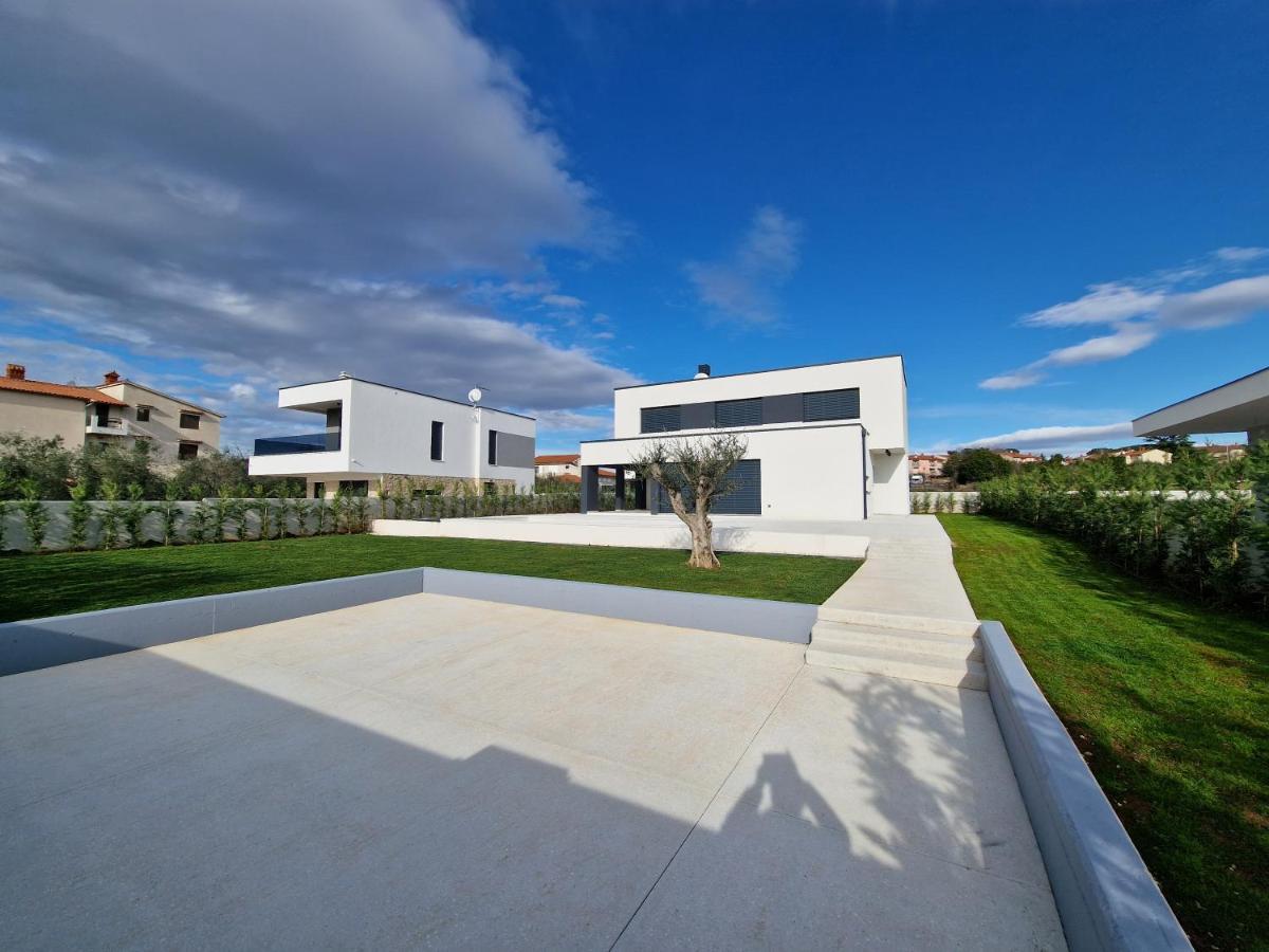 Amazing Private Villa With Outdoor Swimming Pool In Воднян Екстериор снимка